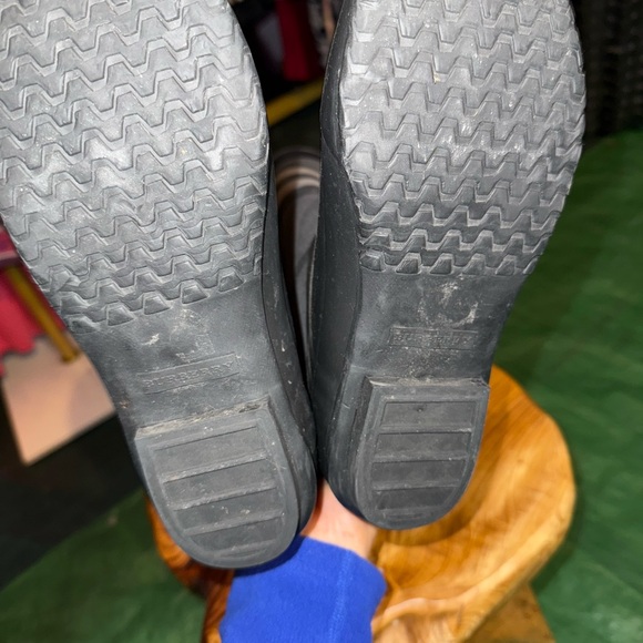 Burberry Black and Gray Winter Boots for Rainy Days - Picture 5 of 9